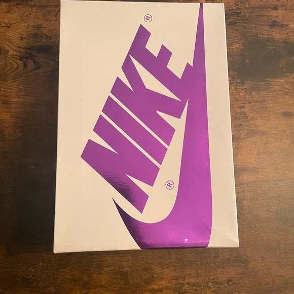 Brand New Jordan 1 High! π - Picture 3 of 5